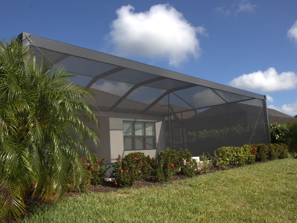 Screen enclosure wrapping the back of a Bradenton home